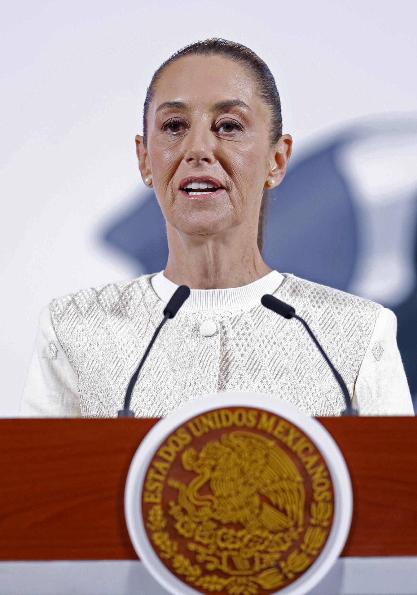 La presidenta de México, Claudia Sheinbaum, habla durante una rueda de prensa este miércoles, en el Palacio Nacional de la Ciudad de México (México). EFE/ Sáshenka Gutiérrez
