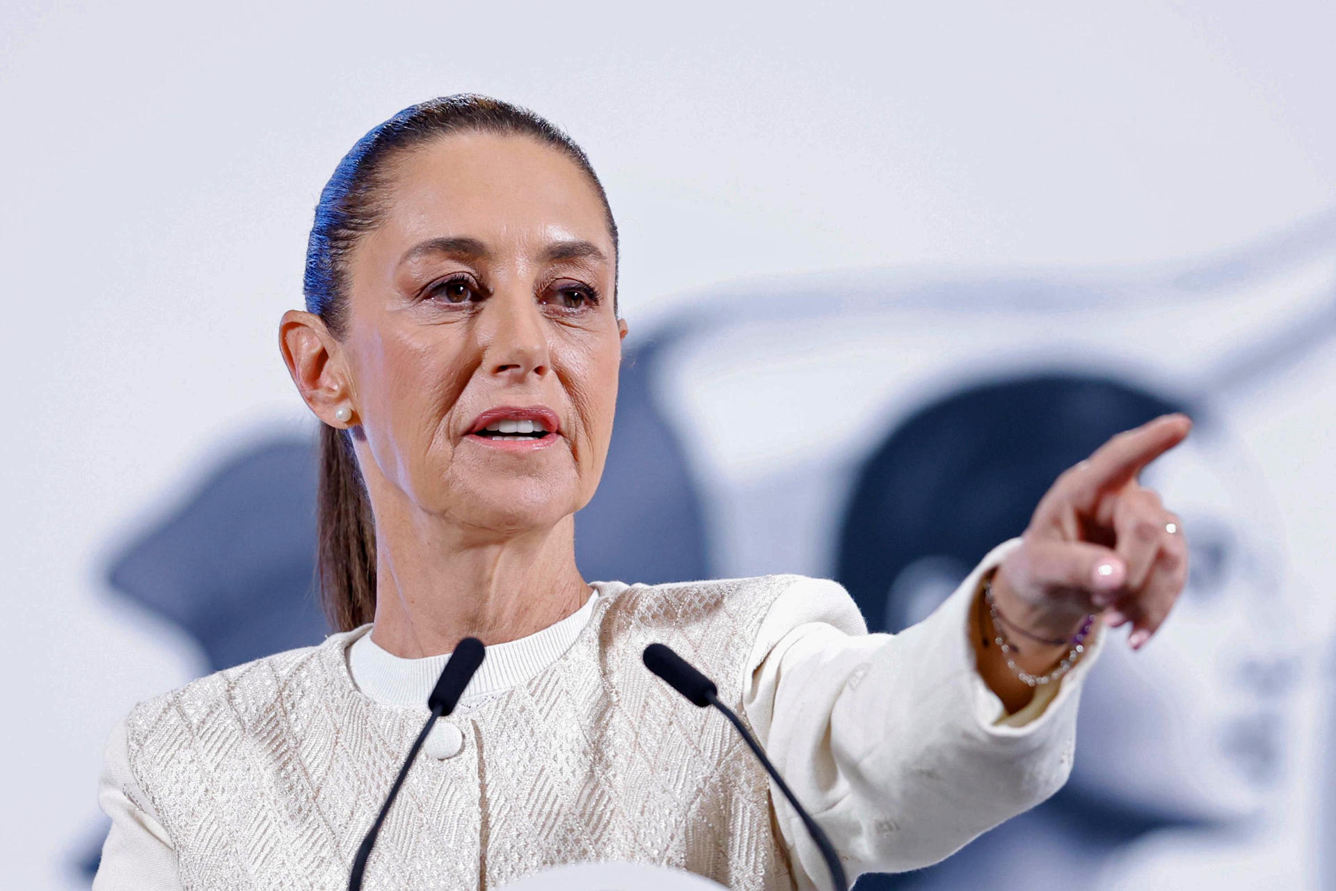 La presidenta de México, Claudia Sheinbaum, habla este miércoles durante una rueda de prensa en Palacio Nacional de la Ciudad de México (México). EFE/Sáshenka Gutiérrez