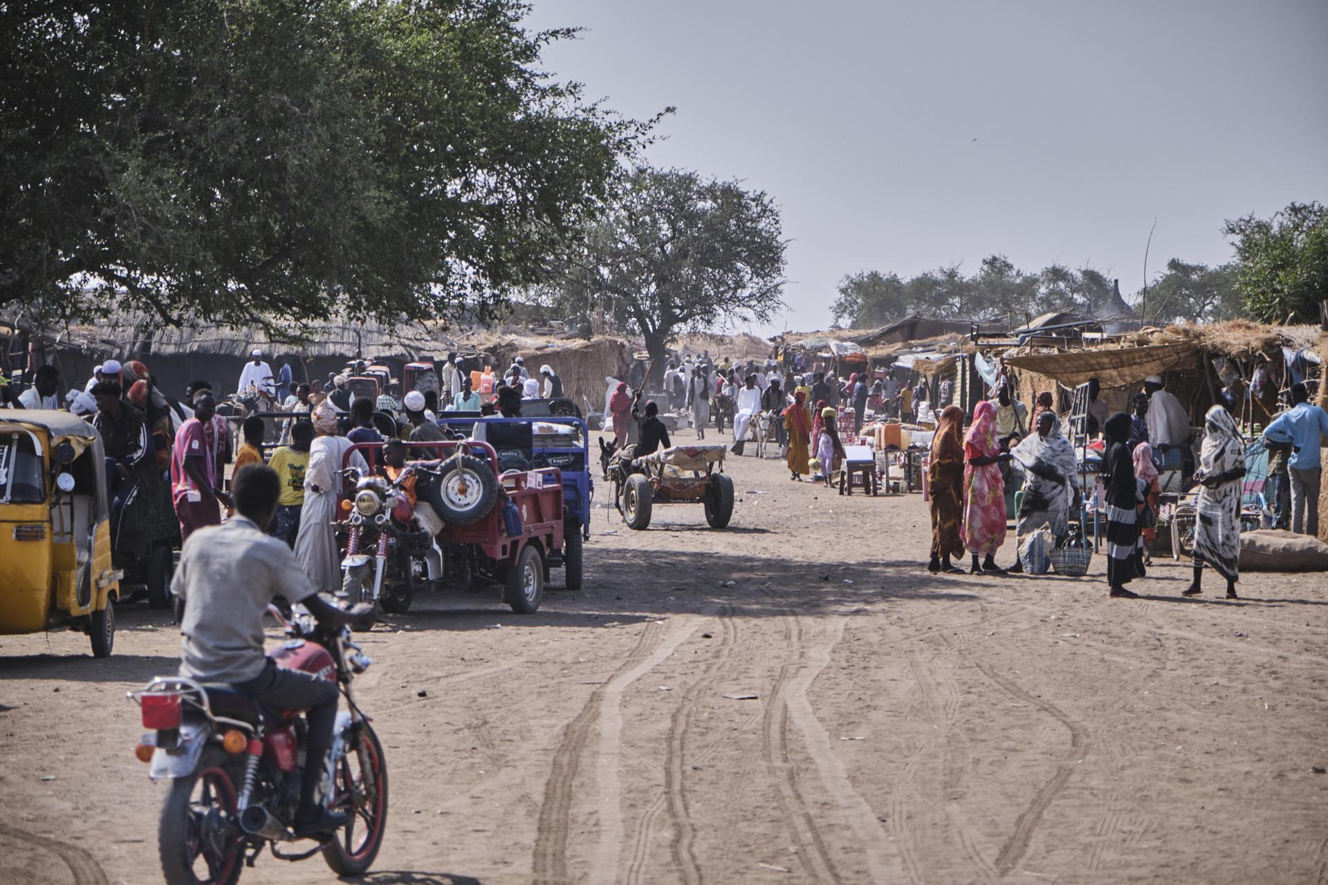 Fotografía de archivo que muestra a refugiados sudaneses en Gerbana, una aldea a 22 km de la frontera con Sudán, Sudán del Sur. EFE/EPA/DIEGO MENJIBAR